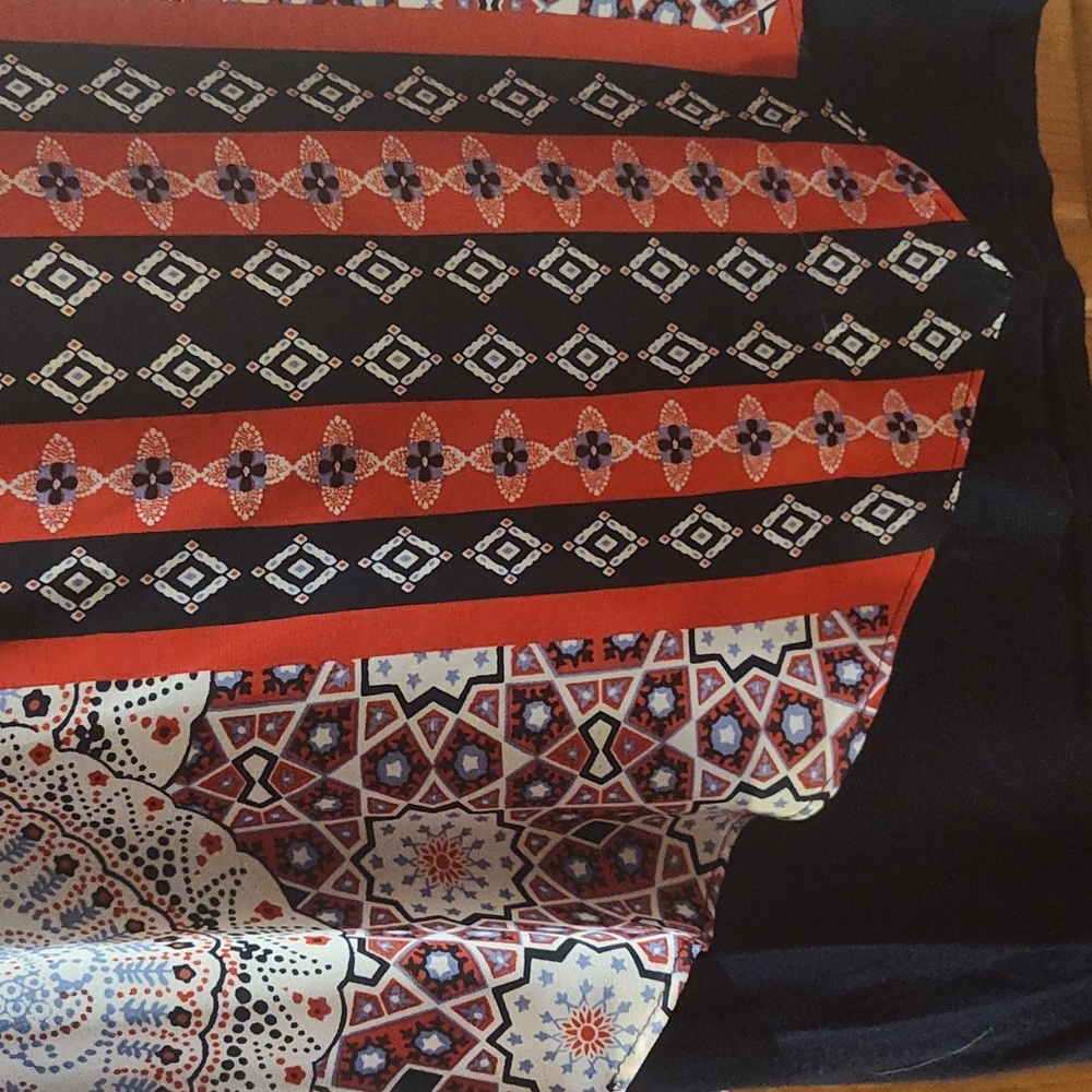 B Design large blouse - Picture 3 of 4